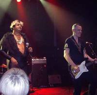 King Khan &amp; The Shrines - Zijne Majesteit omringd door wervelende Shrines