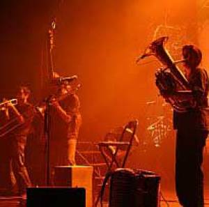 Van feeststemming tot ontroering met Les Ogres de Barback