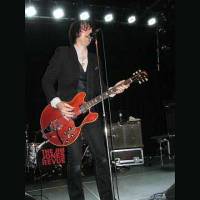 Jim Jones Revue - Rock’n’roll spat uit alle lichaamsgaten