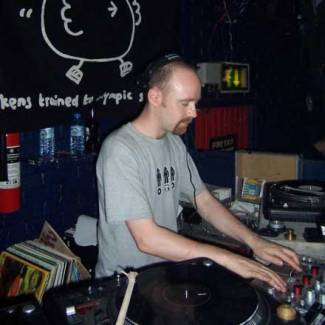 U zalig overgeven aan de DJ-set van Mr. Scruff