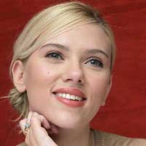 Scarlett Johansson s’attaque à Gainsbourg