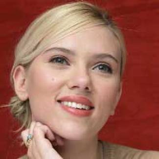 Scarlett Johansson s’attaque à Gainsbourg