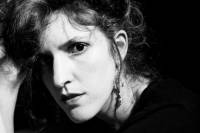 Tout comme Arno, Sarah Espour adore le noir, pour sortir le soir…