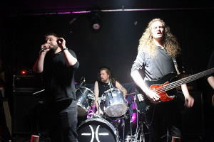 Famyne - Buitenaards mooie doommetal