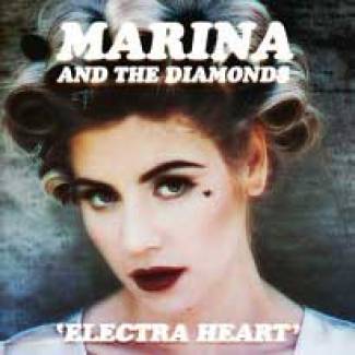 Marina présente son cœur de diamant…