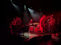 EarthBall – Daar draait het echt om: spontaniteit, luisteren en kijken waar we met de muziek uitkomen, in de hoop het publiek mee te krijgen