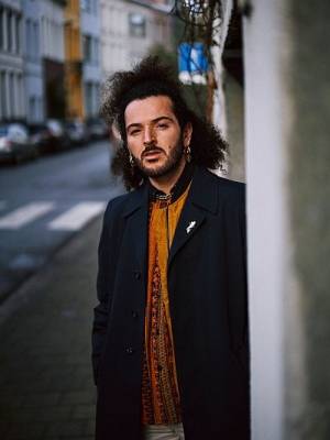 Jaouad - Jaouad Alloul - Ik wil in die tijd dat ik hier ben naar mezelf in de spiegel kunnen kijken als een tevreden mens