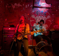 Thee Cha Cha Chas - Rammelende, primitieve rock-'n-roll