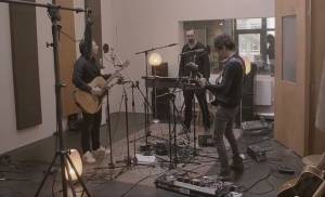 Wolf - Sing-songwriting ontdaan van enige franjes 