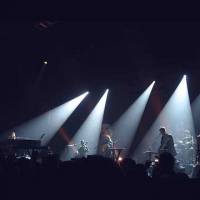 Birdy spreidt haar vleugels