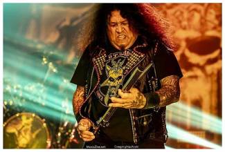 Testament - Titanen met een baard
