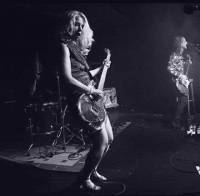 De New Yorkers van White Hills toveren Trixbar om tot een spacy partytent