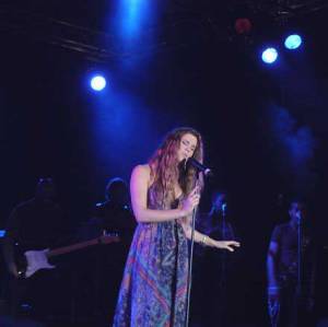 Joss Stone - hartverwarmend in de regen