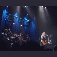 Beduidend kwetsbare Julia Stone met rootsfolkend materiaal
