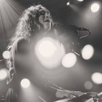 Rae Morris – Drijven doorheen een sprookjesbos