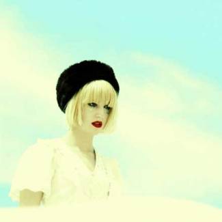 L’anglaise Beth Jeans Houghton reprend les allées musicales…