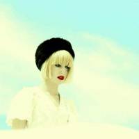 L’anglaise Beth Jeans Houghton reprend les allées musicales…