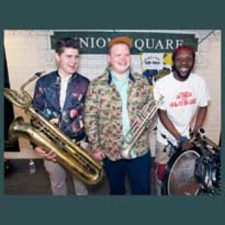 Too Many Zooz en Europe.