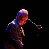 Joe Jackson - Angry young man van 61 blikt terug en vooruit