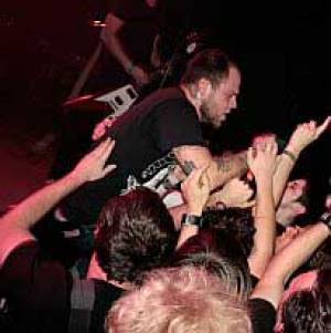 Lekker outfreaken met drie stevige bands: The Hickey Underworld, The Rones en The Bronx